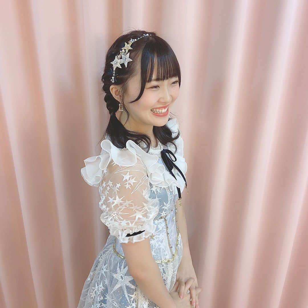 山根涼羽さんのインスタグラム写真 - (山根涼羽Instagram)「・ ・ ・ AKB48劇場にて #すんちゃん生誕祭  ありがとうございました ︎︎☺︎ ・ 綺麗なお花に だいすきな４人のメンバー そしてファンの皆さんに 見守っていただきながらできて ほんまにしあわせものでした😌🤍 20歳も人生をかけて AKB48を守り 大切にします ︎︎☺︎ ・ ・」8月27日 22時28分 - suzuha48yamane16