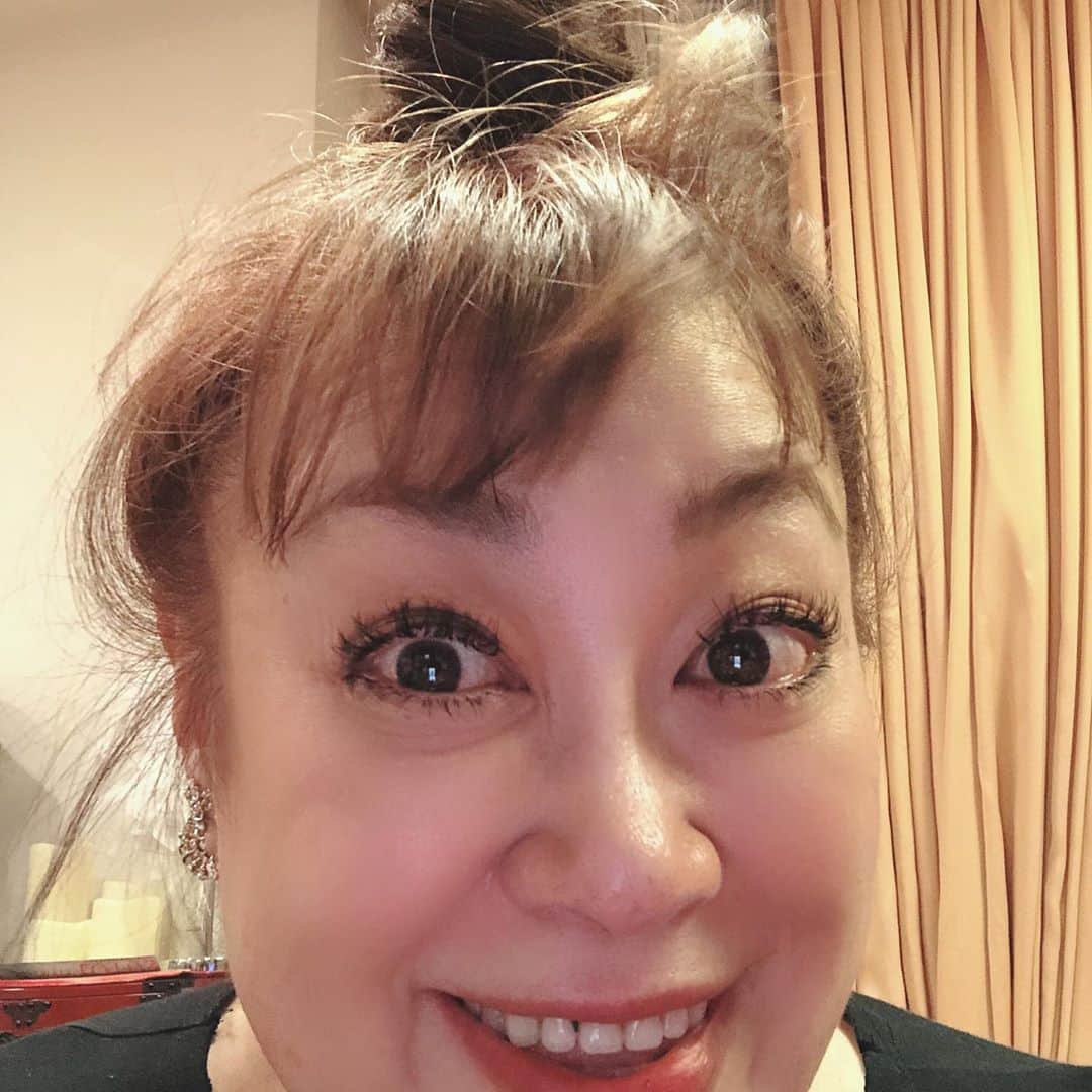 森公美子さんのインスタグラム写真 - (森公美子Instagram)「写真思いっきりの笑顔で撮ったら、、よく見ると、、青菜が歯に挟まってる事有るよねーーーーー」8月27日 22時28分 - kumikomorimori