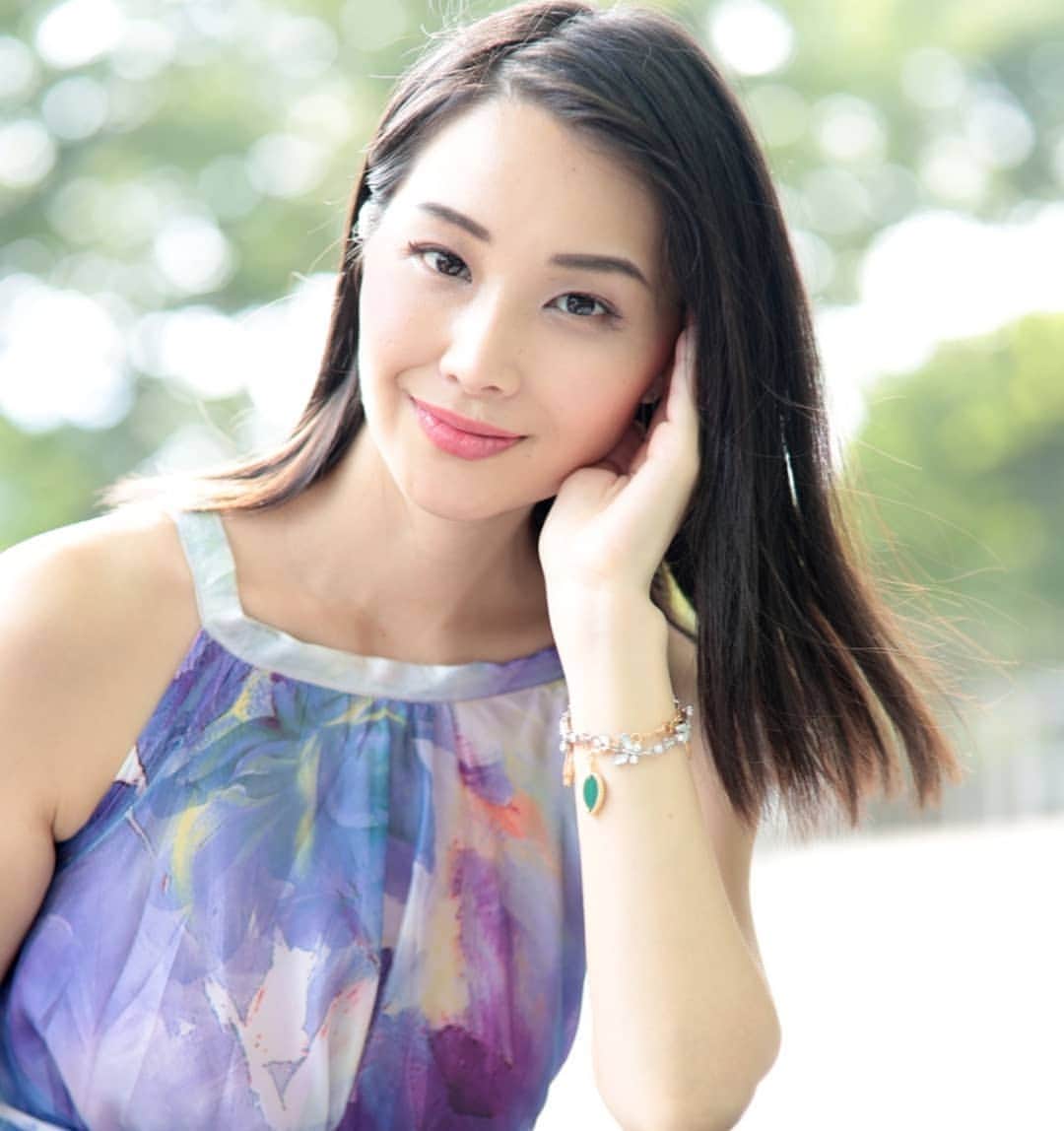 Miyu Toyonagaのインスタグラム：「🍃All good things are wild and free.  with @chicwish dress  with @vancleefarpels bracelet. Swipe right for a full version.」