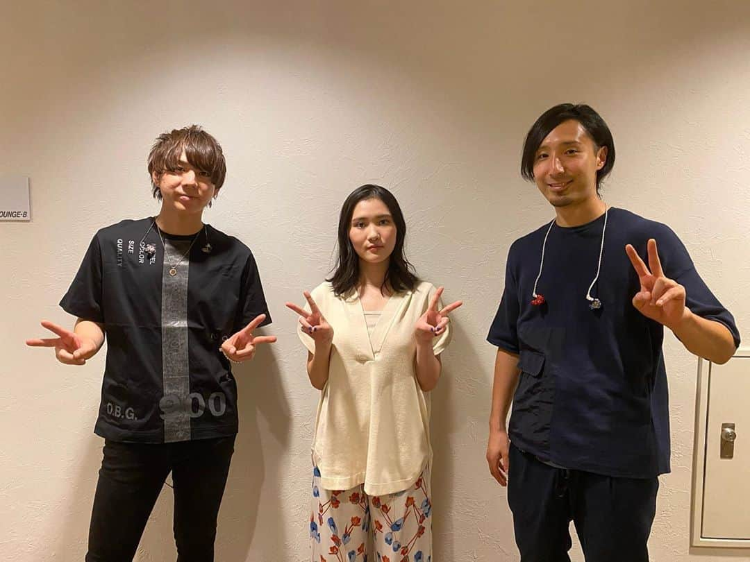 琴音のインスタグラム：「🎤配信LIVE🎤  昨日の「キョウソウカ Studio Session」視聴いただいた皆様、本当にありがとうございました！  配信ならではのテーマ「スタジオ・セッション」はいかがだったでしょうか🌻🌻  今回は #花井諒 さん #藤井洋 さんのお二方と一緒にお届けいたしました！  アーカイブも配信中ですので、まだご覧になっていない方はぜひチェックをよろしくお願いいたします🙌  https://w.pia.jp/t/kotone-pls/  #琴音 #キョウソウカ #スタジオセッション #studiosession #配信LIVE #アーカイブ #8月30日23時59分まで #見れます #お二方も本当にありがとうございました #まだの方はぜひ #ご視聴ください」