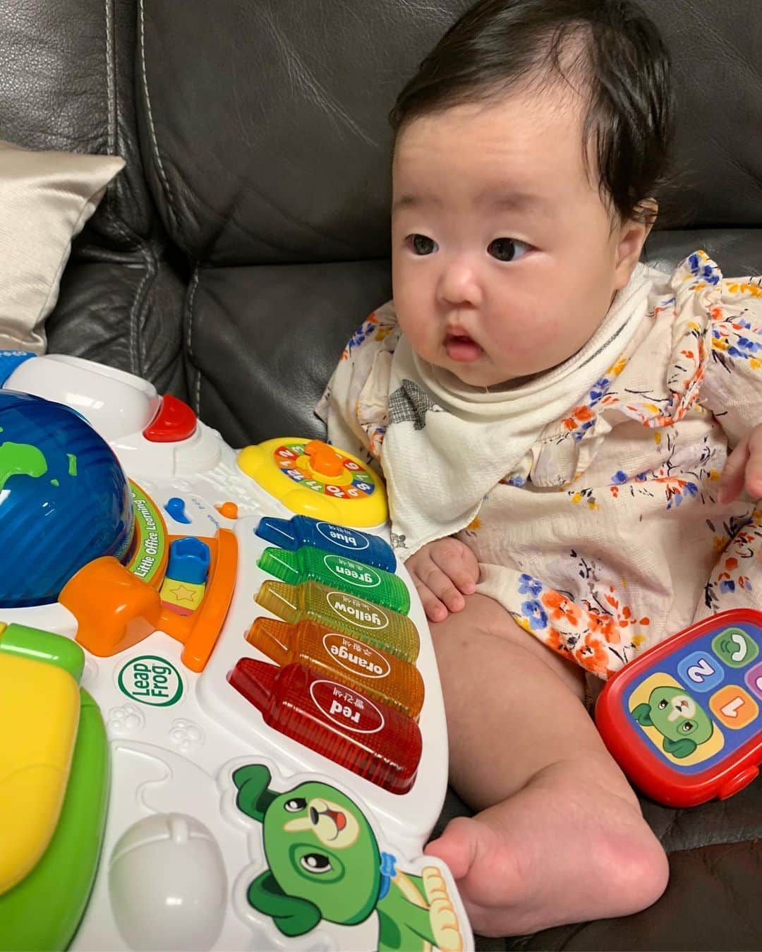 イ・ユンジのインスタグラム：「#무럭무럭중#턱끝에맺힌침마저귀여운둘찌#자연컬도너무나사랑스러워#부디내일#너희의내일이조금만더힘내주기를... #소울133일」