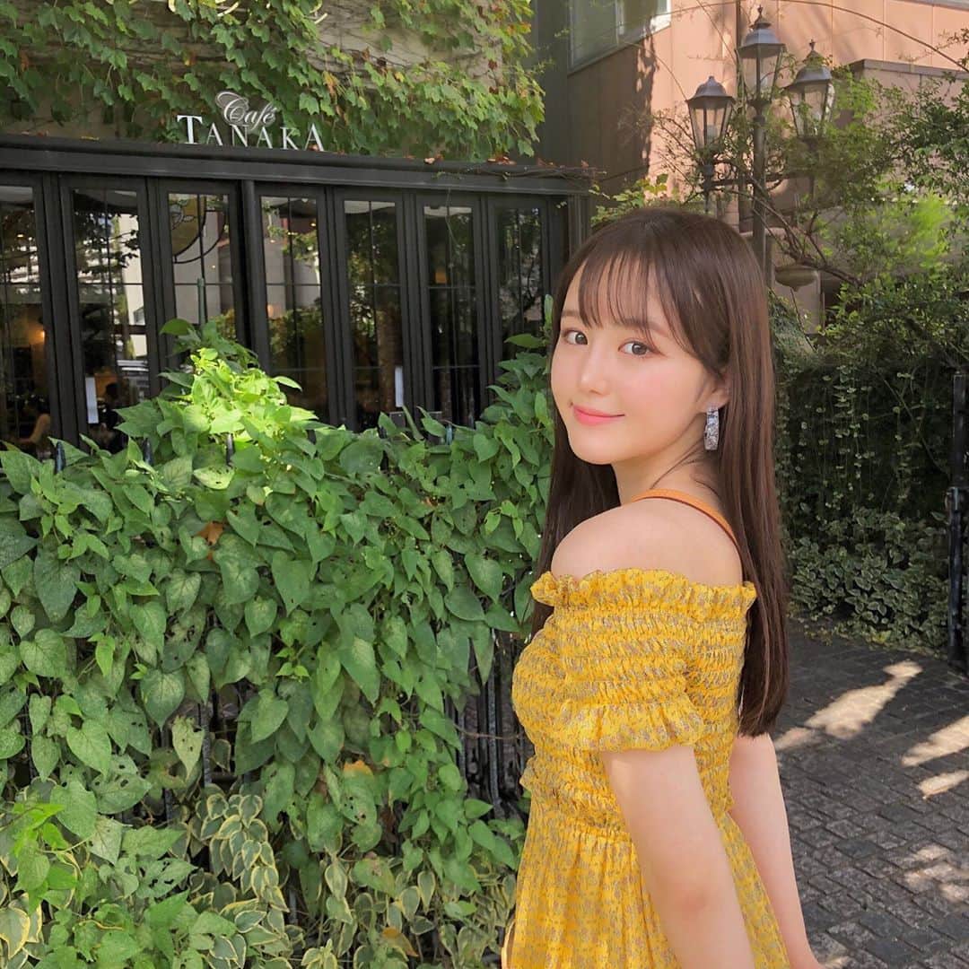 伊藤小春のインスタグラム：「・﻿ ケーキの美味しいカフェです🤍﻿ 久々に行けました！（一時期週1で行ってた）（行きすぎ）﻿ ﻿ ここ、ガレットもすごく美味しくて…﻿ タバスコをばーってかけて食べるのがすきです🌶﻿ ﻿ ﻿ #cafeTANAKA﻿ #名古屋カフェ　#名古屋ランチ」