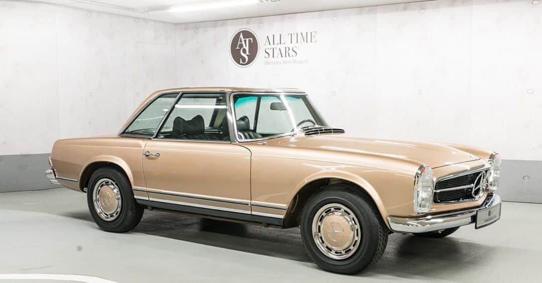 メルセデス・ベンツさんのインスタグラム写真 - (メルセデス・ベンツInstagram)「Ready for a drive with the 1967 Mercedes-Benz 280 SL? This restored pagoda of the #alltimestars Concours Edition has a top speed of 195 km/h to offer and convinces with its chic black interior. Make it yours by clicking on the shopping tag! @mercedesbenzmuseum  #MercedesBenz #MB #daimler #thebestornothing #MBclassic #mercedesbenzclassic #dreamcar #classiccar #w113」8月27日 22時52分 - mercedesbenz