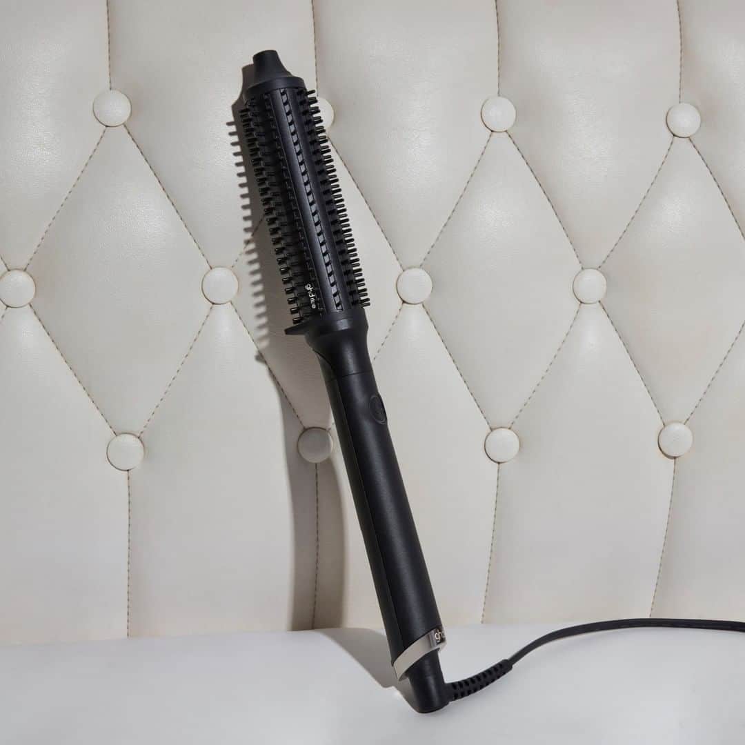 ghd hairさんのインスタグラム写真 - (ghd hairInstagram)「The NEW ghd rise volumising hot brush is a vibe ✌️✨  The ghd rise delivers 👉 2x more volume 👉 lightweight styling 👉 long-lasting volume 👉 healthier styling. ​  Tap to shop 👆  #ghd #goodhairday #ghdrise #hairtool #volumisinghairtool #hairgoals #hairhack #newtool #revolutionary」8月27日 23時00分 - ghdhair