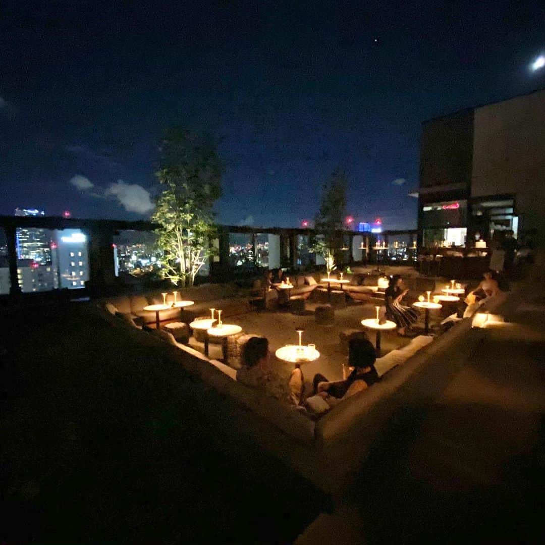 のインスタグラム：「The rooftop bar in the new hotel in Aoyama is pretty good. かなり良き✨✨」