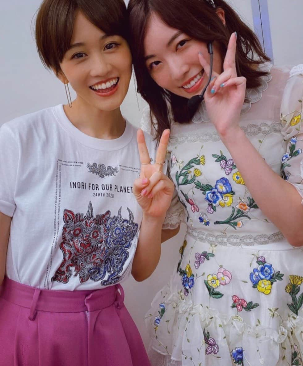 松井珠理奈さんのインスタグラム写真 - (松井珠理奈Instagram)「前田さんと❤ 大声ダイヤモンドのMV撮影で、前田さんにぶつかるシーンがあって、わたしは入ったばかりで不安だし遠慮してしまったんです💦 そのとき、もっと本気でぶつかってきていいよと声をかけてくださったこと今でも覚えてます❗️ そのおかげで、無事に撮影することができました✨ 感謝の気持ちでいっぱいです❤️ 改めてありがとうございます😊　 大好きだー💎 #akb48  #ske48  #love  #大好き #summer  #前田敦子  #maedaatsuko  #あっちゃん」8月27日 23時02分 - jurinamatsui3