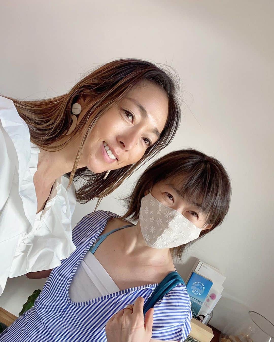 岡部亜紀のインスタグラム：「ともちゃん ご来店ありがとうございます🙏🏼💕 @ocean__esthetics  #同業者がお忍びで通うエステティックサロン」