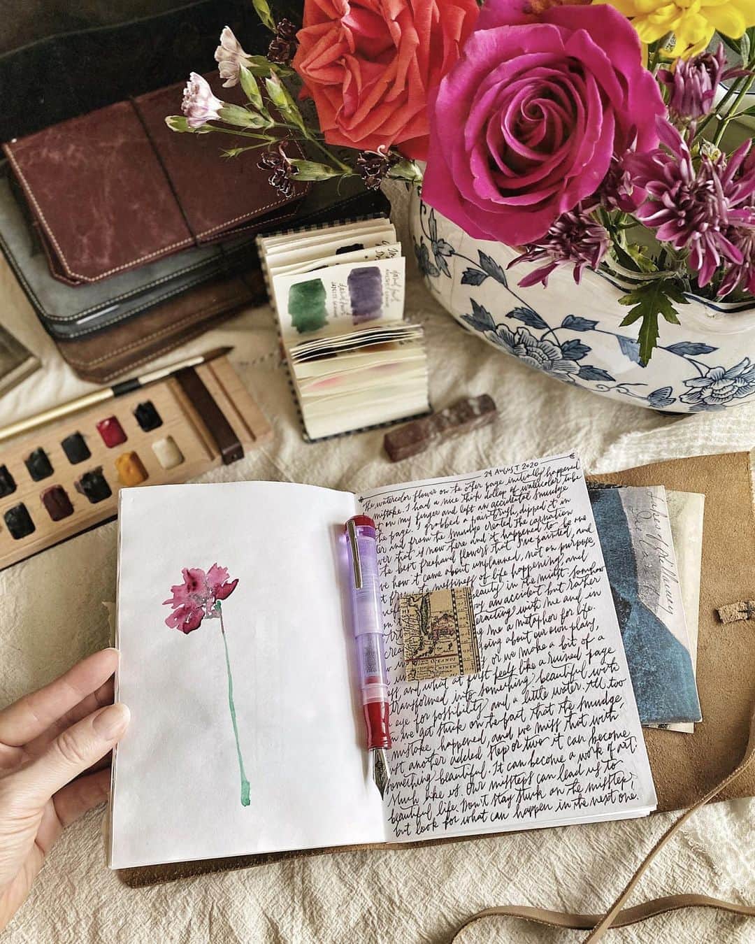 Catharine Mi-Sookさんのインスタグラム写真 - (Catharine Mi-SookInstagram)「“Cultivate the art of maximizing serendipitous opportunities.” -Gina Greenlee . . . . The carnation watercolor was a serendipitous accident, or perhaps that of a gift. I was playing around with tubed paints and so immersed that I did not realize I had a nice smidgen of it on my finger until I smeared it in the middle of a fresh journal page. Typically such moments are no big thing at all, but when working with extra nice quality paper, I tend to get a bit more fussed over such. But then I remembered that what starts as a mess is just a possibility awaiting to be transformed into something else, and that’s what ended up happening here. With eyes for wonder and a playful heart, a bit of dousing of water and the movement of a brush, an abrupt unsightly smudge turned into a delightful flower. What a metaphor for life, arriving at just the right time, the gift of needed reminders and perspective. We go about our days and inevitably make messes along the way, but with an eye for wonder, a heart for possibility and some creative turns, what was once a mess can be turned into beauty, into joy, into art. So why stay stuck on a mess that happened when there is beauty still in the making with it? . . . . Featuring a SE Model 02 Fountain Pen @franklinchristoph — a rare offering of this color way available in their Stock Room in the Model 20p. Soft Prairie Journal @loombound. Iris Painter Palette & Mini Harper Journal (swatch booklet) @pegandawl. Fortis Slingbag & VNs co-designed by @franklinchristoph & myself — link in bio. . . . . #journaling #dailyjournal #watercolours #franklinchristoph #fountainpens #fountainpenaddict #writinginstruments #penmanship #fountainpengeeks #leatherjournal #loombound #handmadebook #handmadejournal #pegandawl #watercolorsketch #petalsandprops #fortisslingbag #creativespace #stationeryaddict #stationerylover #loveforanalogue #travelersnotebook #thedailywriting #slowlifestyle #abmcrafty #journalinspiration」8月27日 23時08分 - catharinemisook