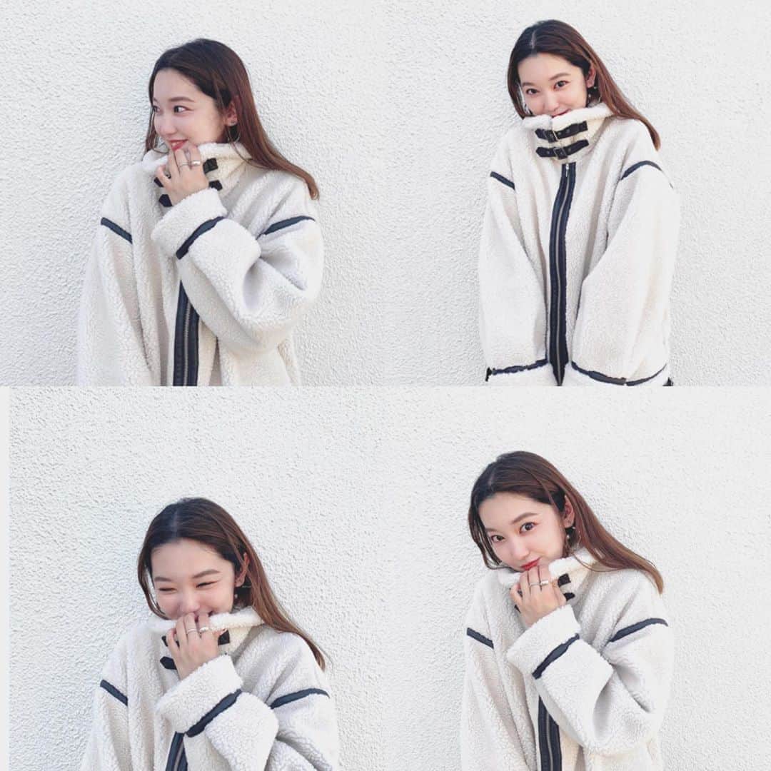 mina hinokuchiのインスタグラム：「. まだまだ暑いけど アウターが可愛くてもう載せちゃう❣️ . 去年も大人気だったムートンボアが 今年はWEB限定で登場します！ 首元のベルトまで止めてモフっと着たいな〜♡ . . #whoswhochico #salonbychico #フーズフーチコ　#chico_web限定 #ムートンコート #ボアブルゾン #ボアジャケット」