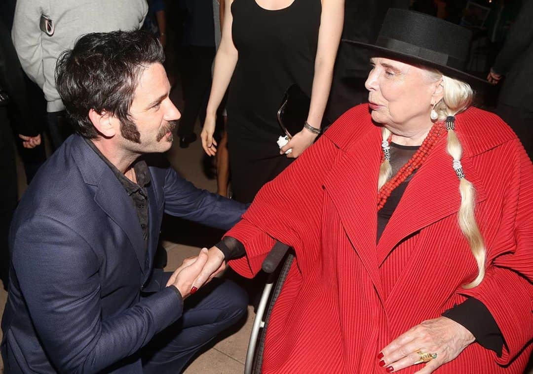 コリン・ドネルのインスタグラム：「#tbt #jonimitchell @almostfamousbwy 📸: @bruglikas」
