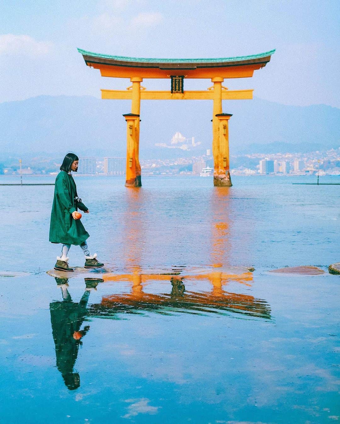 hiderin777のインスタグラム：「⛩ . . いつからだろう。 夏以外にも海に行くようになったのは。 . . . #海があるから #reco_ig  . . .」