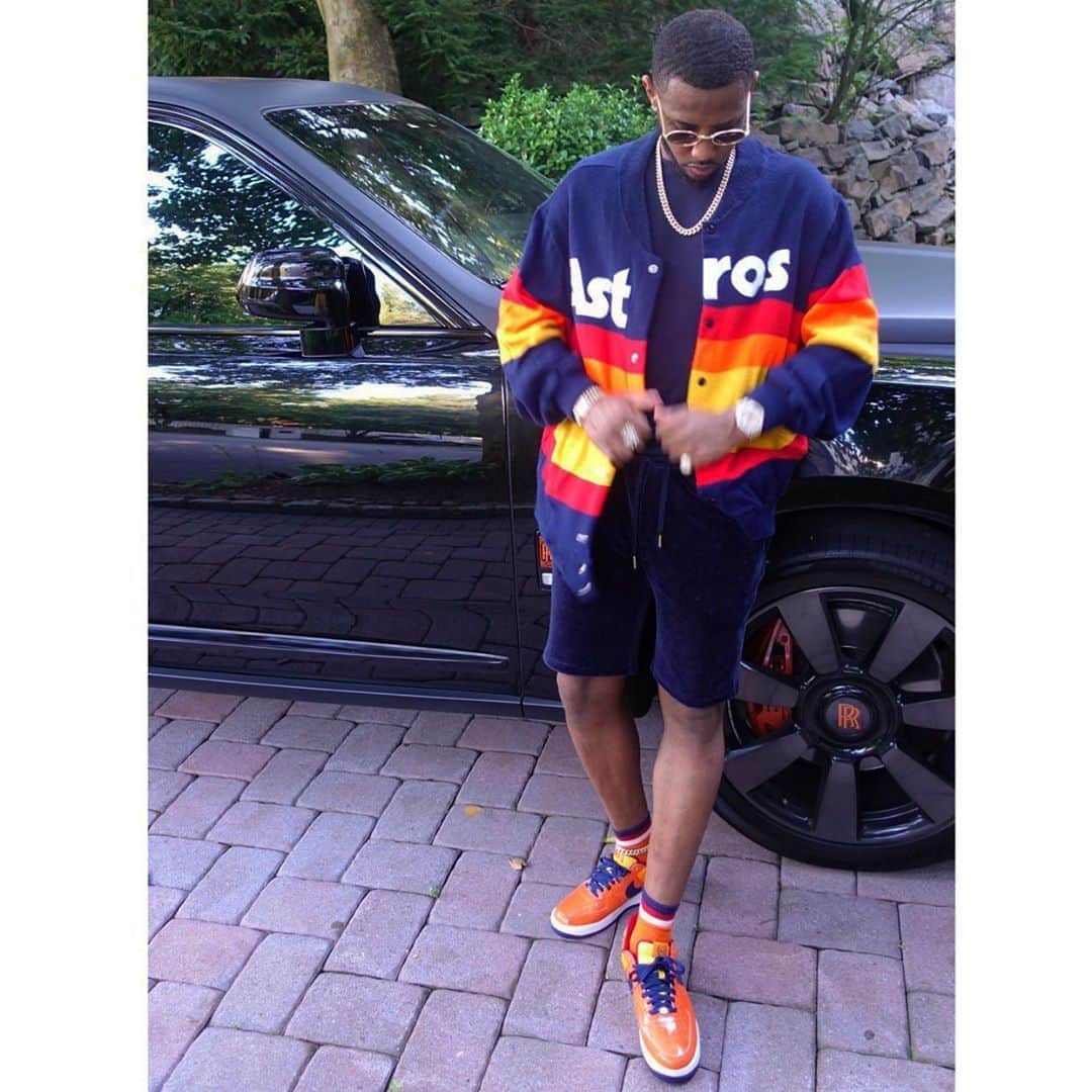 ファボラスのインスタグラム：「Pull up in the H, the shits astronomical..🤘🏾  #AF1HoustonAstros2006」
