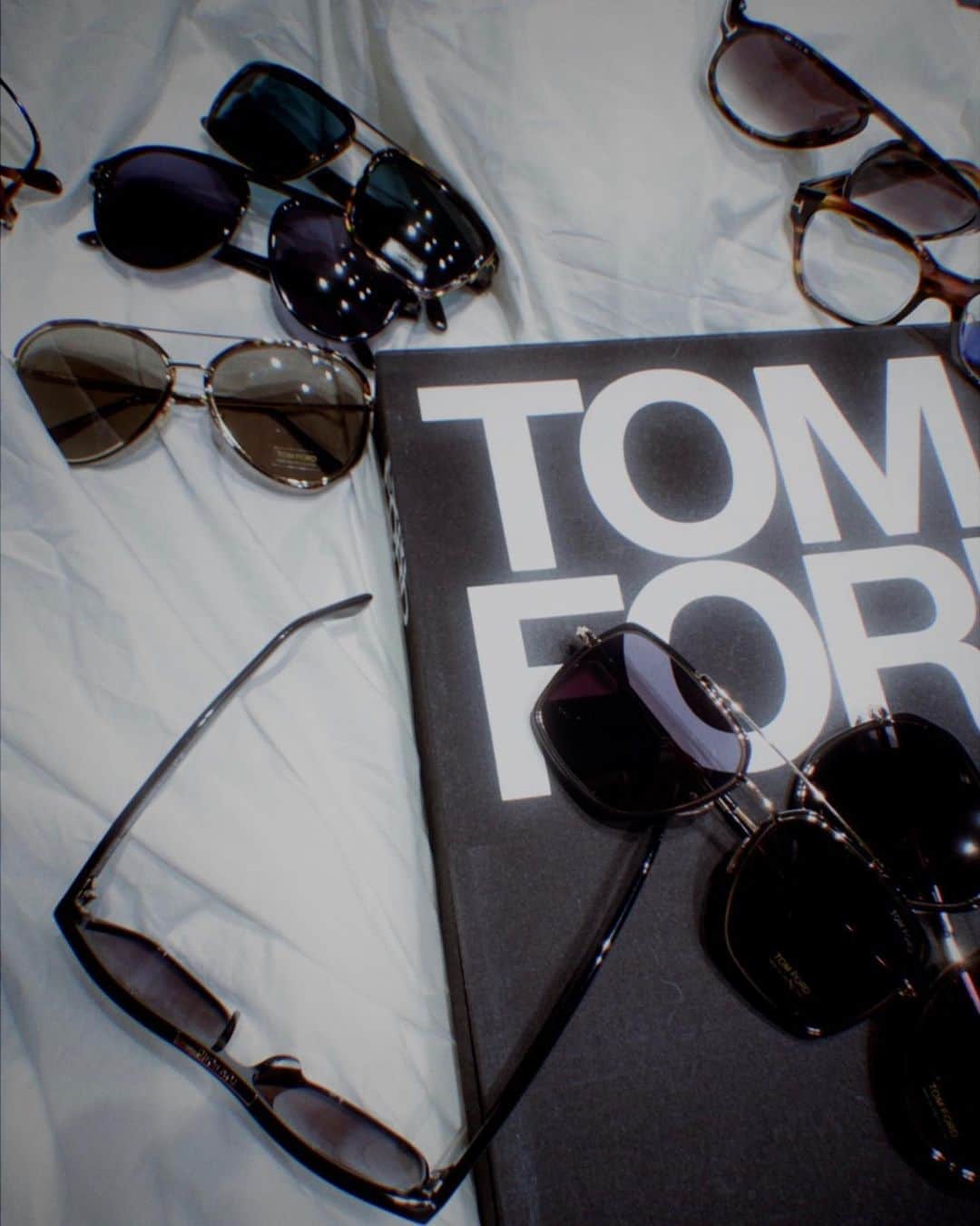 リステアさんのインスタグラム写真 - (リステアInstagram)「Available on RESTIR BOUTIQUE🖤 >>> @tomford  ✔️Please check it out🔥🖤  @restirofficial RESTIR BOUTIQUE  #restir #リステア #tomford #sunglasses #サングラス #accessories」8月27日 23時27分 - restirofficial