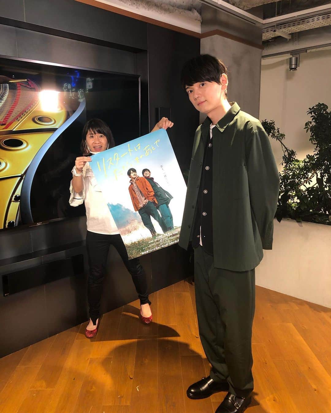 のインスタグラム：「コロナ禍で生まれた リモート舞台挨拶。 福岡と北海道へ繋ぐ 質疑応答タイム。 古川雄輝さんファンはステキ。 皆、気遣いながら 質問して下さるのだもの。 『リスタートはただいまのあとで』 公開はまもなく、9/4。  #古川雄輝 #俳優  #リスタートはただいまのあとで  #映画 #リモート舞台挨拶  #キャナルシティ博多  #ユナイテッドシネマ札幌  #映画館 #舞台挨拶 #撮影秘話  #邦画 #映画好きな人と繋がりたい」