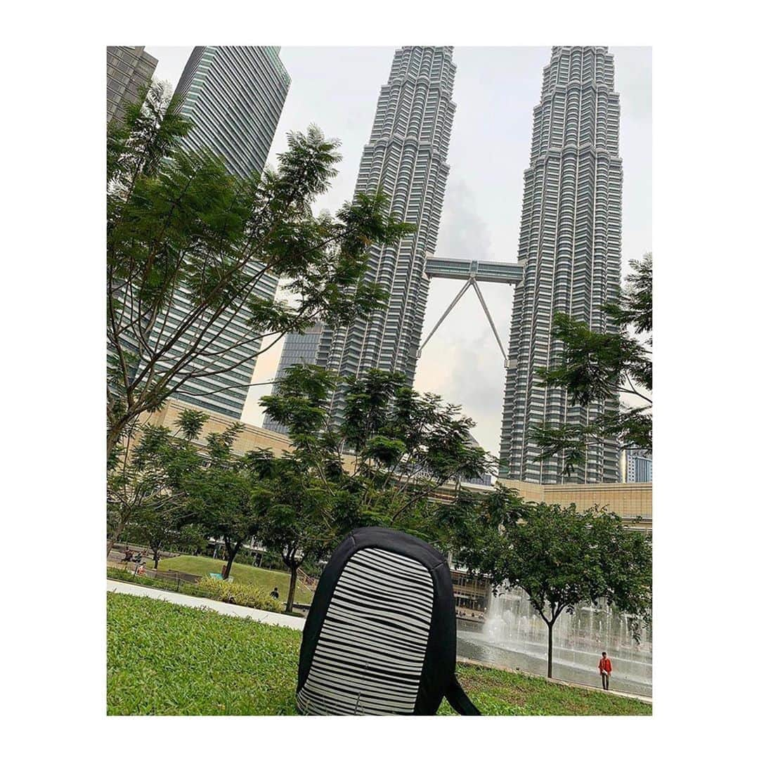 XD Designさんのインスタグラム写真 - (XD DesignInstagram)「» Absolutely loving this 🦓 🏙 picture by Akyuka @akyuka_travel   » Our Zebra Bobby is well captured at the #Petronastowers in Kuala Lumpur 👏👏  ⠀⠀⠀⠀⠀⠀⠀⠀⠀ ⠀⠀⠀⠀⠀⠀⠀⠀⠀ ⠀⠀⠀⠀⠀⠀⠀⠀⠀ ⠀⠀⠀⠀⠀⠀⠀⠀⠀ ⠀⠀⠀⠀⠀⠀⠀⠀⠀ ⠀⠀⠀⠀⠀⠀⠀⠀⠀ ⠀⠀⠀⠀⠀⠀⠀⠀⠀ ⠀⠀⠀⠀⠀⠀⠀⠀⠀ ⠀⠀⠀⠀⠀⠀⠀⠀⠀  #MadeforModernNomads 🌴 • • • #xddesign #bobbybackpack #bobbycompact #zebraprint #zebra #xddesignbobby #xddesignbackstory #antitheftbackpack #travellifestyle #photooftheday #modernnomad #gotyourback #usbbag #keepexploring #stayconnected #commuter #urbanscapes #camerabag #travelbuddy #travelgear #digitalnomad #global_people #travelsafe #adventure #digitalnomadlife #thetraveltag #malaysia #kualalumpur」8月27日 23時42分 - xddesign