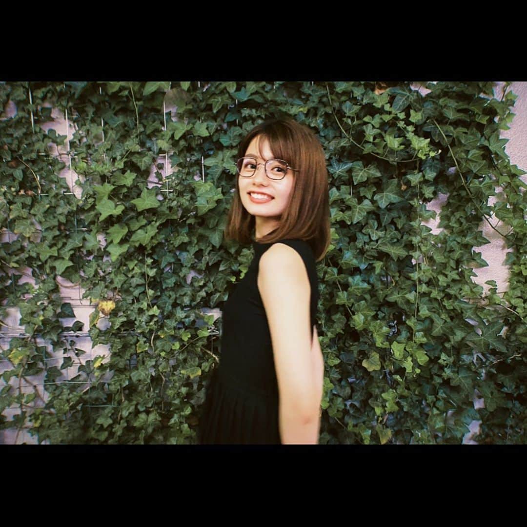 足立佳奈のインスタグラム：「配信LIVEまであと3日！ みんなのグッズ届いたよー！っていうDMありがとうっ。もうすぐだよ〜  #あだちの配信LIVE」