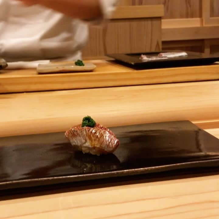のインスタグラム：「先月の鮨むらやまさんさん🙃🍣  #鮨むらやま」