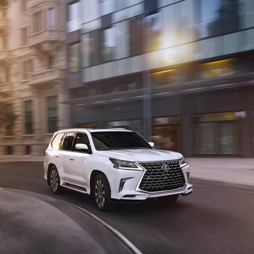 Lexus USAのインスタグラム：「Black chrome grille, smoked headlights, and black 21-inch wheels. The 2021 LX Inspiration Series commands attention on every terrain. Learn more about the 2021 #LexusLX 570 and LX Inspiration Series. Link in bio.」