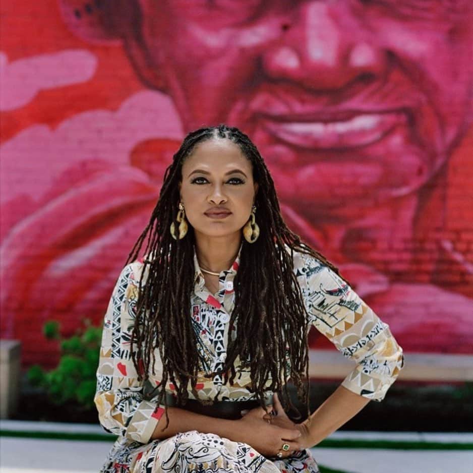 シャロン・ローレンスさんのインスタグラム写真 - (シャロン・ローレンスInstagram)「Repost from @harpersbazaarus • “Soul food for your mind” is how Ava DuVernay (@ava) describes her work as a director and producer. “Stuff that keeps you full and kind of digesting it after you leave the screen.” DuVernay has always displayed an acute sense of mission in her work, telling stories in projects like ‘Selma,’ ‘13th,’ and ‘When They See Us’ that have provoked important conversations about social and cultural change. So BAZAAR asked her to curate a portfolio of eight culture-shifters who have inspired her to look at the world differently—individuals who are creative, ambitious, and reshaping the way we think about art, identity, and progress. See the full list below and head to the link in our bio to read more.⁣ ⁣  Honored to be in @ava ‘s orbit 🪐with all these remarkable changemakers. @sheekswinsalways, I love the way you see things😉 and @rebeccaramsey, love the way you ‘saw’ me:)   Thank you @harpersbazaarus for the lovely day of style, creativity and great company and supporting movements like ocean conservation and water issues we work on at @healthebay. As #ava says, “ONWARD! “  Featured in the portfolio: ⁣ Dr. Melina Abdullah (@docmellymel), Professor & Activist ⁣ Lauren Ridloff (@laurenridloff), Actor ⁣ Grace Lee, Documentarian ⁣ Sharon Lawrence (@sharonelawrence), Actor & Activist ⁣ Patricia Riggen (@patriciariggen), Filmmaker⁣ Nina Shaw, Attorney ⁣ Sydney Freeland (@sydneyfreeland), Writer & Director ⁣ Pretti Mistry (@chefpmistry), Chef ⁣ ⁣ Photographer: @sheekswinsalways ⁣ Fashion Editor: @rebeccarams  Makeup: @novakaplan  Hair: @sheardeath」8月28日 5時24分 - sharonelawrence