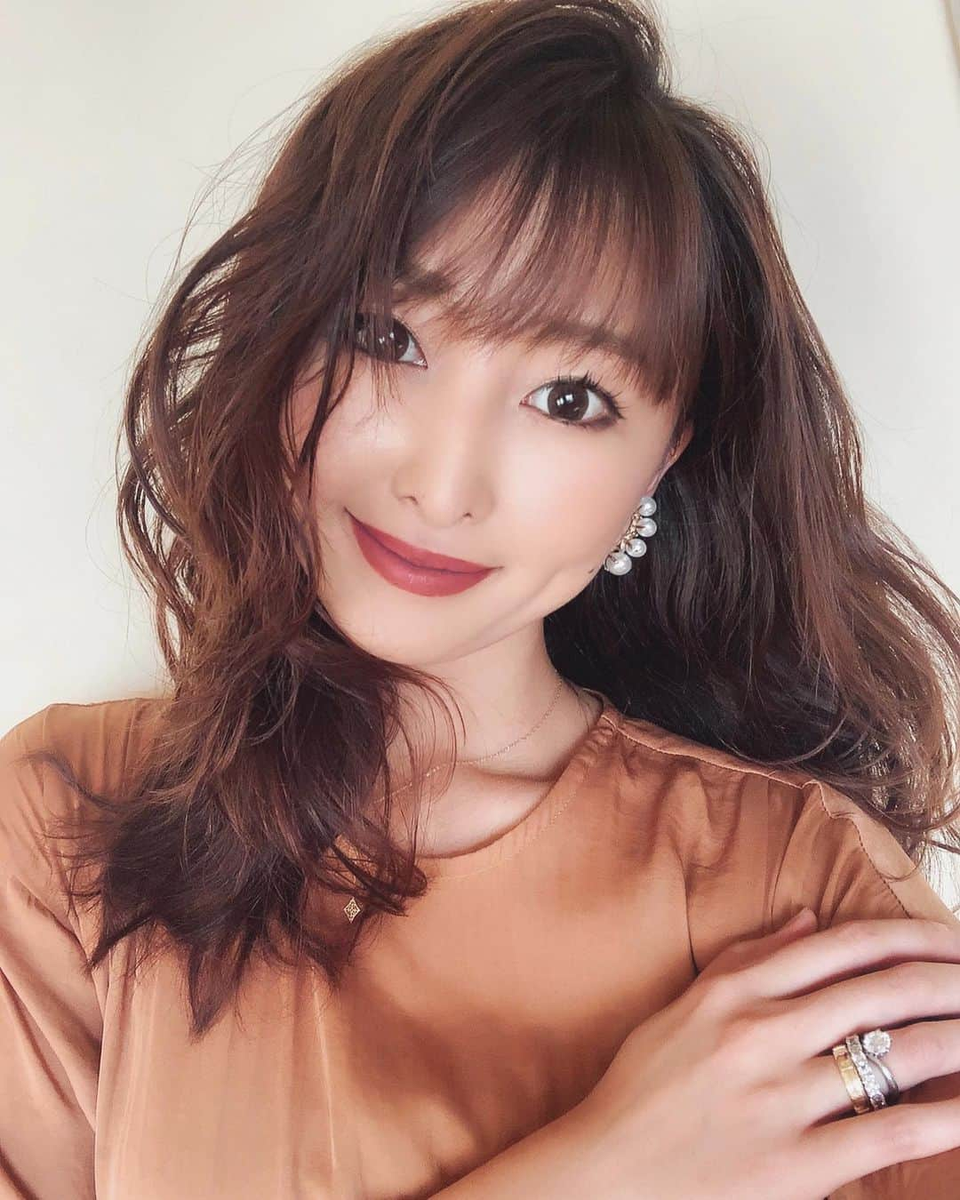 薗田杏奈さんのインスタグラム写真 - (薗田杏奈Instagram)「新しいピアス🐚5連パール🤍ママ友に早速褒めて頂いたピアスです🕊  邪魔にもならず可愛い◎ ⠀ @ahselect.official #AHSelect#Anna_ootd#outfit#ootd#fashion#coordinate」8月27日 23時59分 - love.byanna