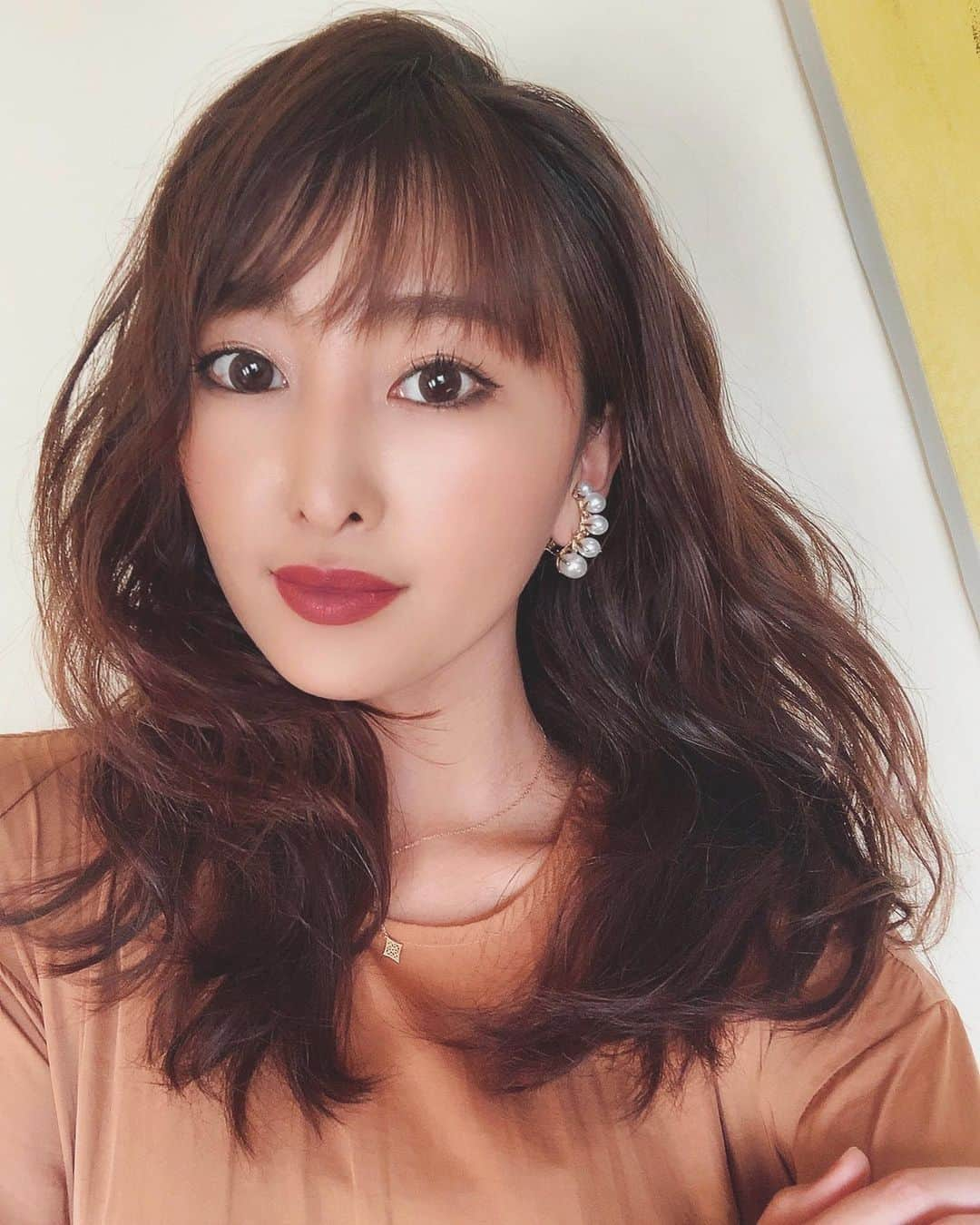 薗田杏奈さんのインスタグラム写真 - (薗田杏奈Instagram)「新しいピアス🐚5連パール🤍ママ友に早速褒めて頂いたピアスです🕊  邪魔にもならず可愛い◎ ⠀ @ahselect.official #AHSelect#Anna_ootd#outfit#ootd#fashion#coordinate」8月27日 23時59分 - love.byanna