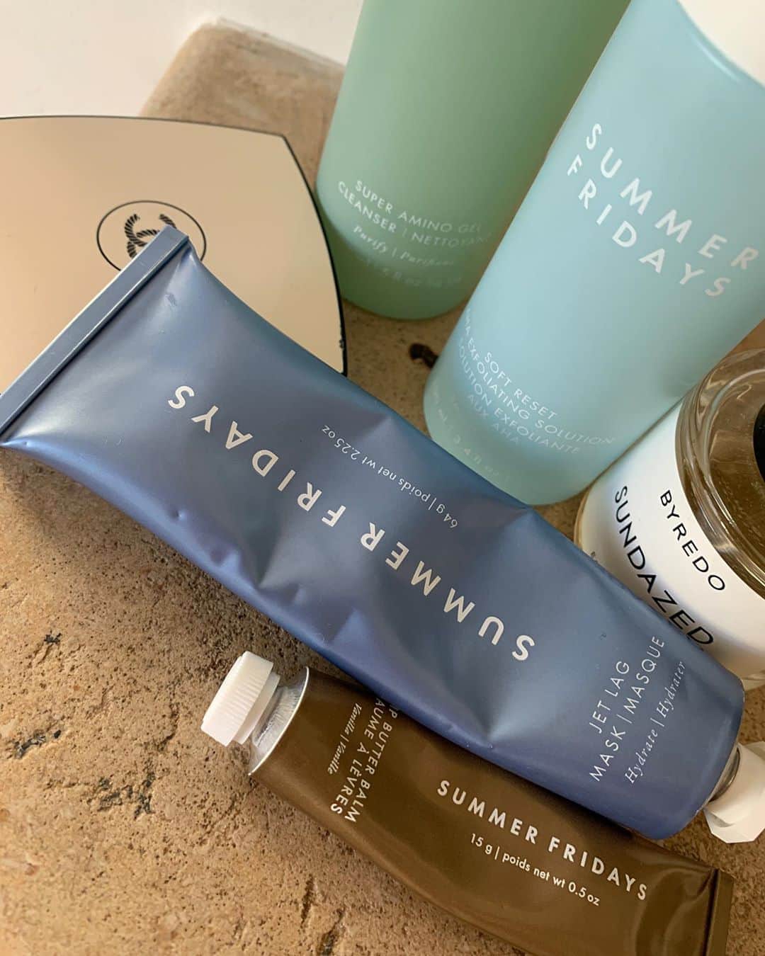 Marianna Hewittのインスタグラム：「whole @summerfridays squad is here ☁️  my PM routine: • cleanser • soft reset • add in any serums if needed • moisturizer • lip balm  #youronlysolution」