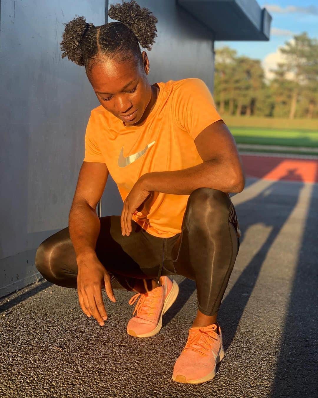のインスタグラム：「...comme Gallas 🎶🟠 ______________________________________________ 📸 : @rubentryagain  ______________________________________________ #Nike #NikeAthlete #NikeWomen #Training #Mood #enlousdécommegallas #🌅」