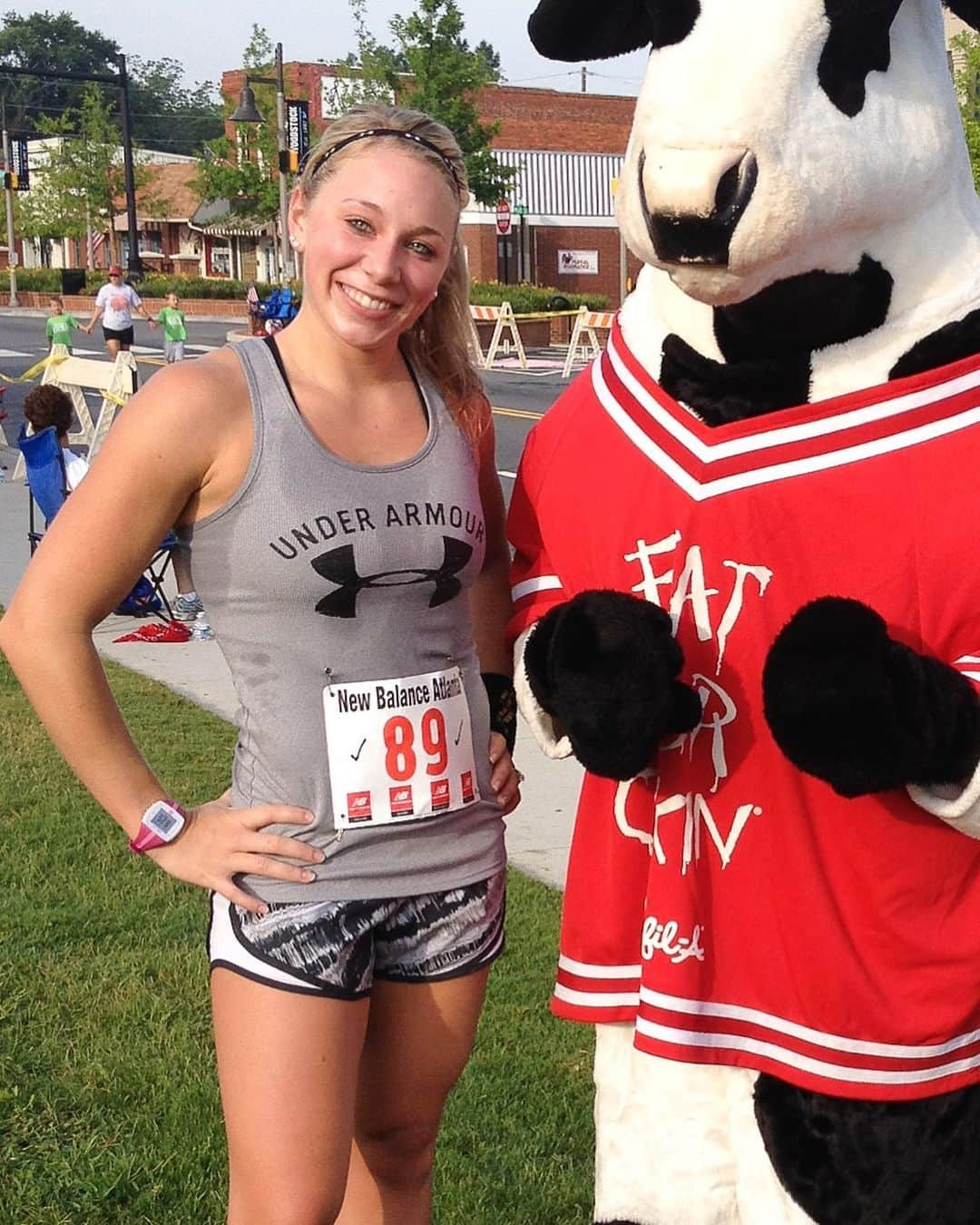 クリスティン・ポープさんのインスタグラム写真 - (クリスティン・ポープInstagram)「#throwbackthursday 🏃‍♀️ to the start of my health journey! This photo is from 2012 after my first 5k- yep I started out with running (gasp haha)!! My muscles and strength didn’t come easily at all, I started out pretty thin. Shortly after this I started going to group fitness classes and became a BodyAttack instructor. This led to CrossFit, which led to my love of Weightlifting! 🏋🏼‍♀️ As I evolved and learned over the years- health and fitness became more and more of a priority in my life. All of the decisions we make on the day to day add up either getting us closer to or further away from our goals. One decision I made that has really paid off was including @steadymd in my journey. When I need a doctor I have one on my team of resources at my fingertips. I've really benefited from having my own dedicated doctor with SteadyMD who I can message or video chat with ANYTIME I need!! See if it's right for you at the link in my bio!」8月28日 0時39分 - kris10pope