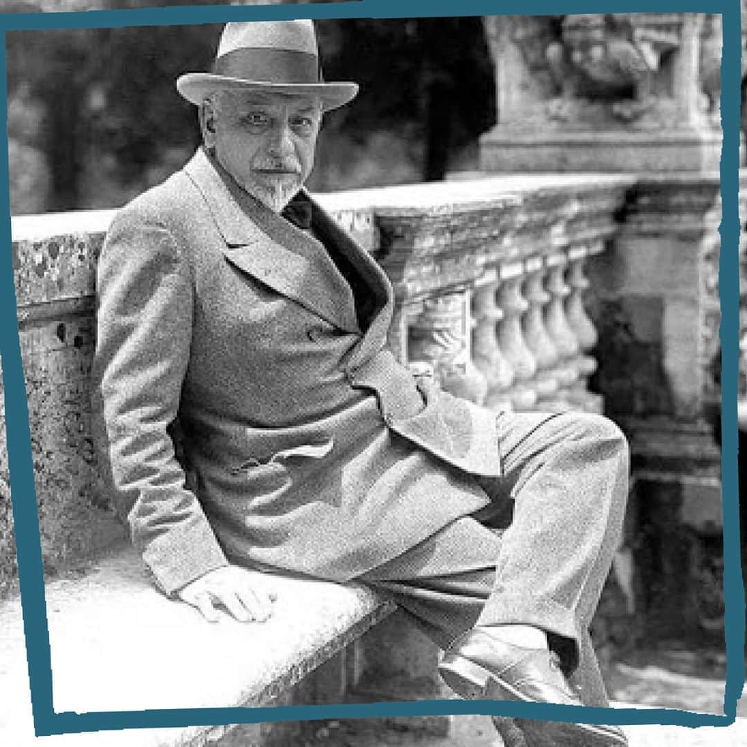 ボリオリさんのインスタグラム写真 - (ボリオリInstagram)「.⁣ ITALIANS DO IT BETTER⁣ Tra le righe⁣ Luigi Pirandello is a Sicilian writer, who won the Nobel prize for literature in 1934.⁣ The object of Pirandello's poetry and his constant research is the human being: his identity and his relationship with the surrounding reality. His search for the ego, "how others see us" and "how we want to be seen" is relevant in his work and is extremely modern today in an era dominated by social media.⁣ A theme treated by Pirandello are the masks that we are forced to wear every day to hide who we really are and make ourselves accepted by society and the people we know. In this way we adapt our being according to our interlocutors, with the result of always being different.⁣ This concept is perfectly expressed by Pirandello in his most famous novel, "Il fu Mattia Pascal", written in 1904. A very current book that never ceases to amaze us and that explores the concept that man has not one, but more masks and that reality is always in the making, because we change and our lives consequently change at all times. "In short, we love in the object what we put of ourseves." (Il fu Mattia Pascal).⁣ ⁣  #italianliterature #italiansdoitbetter #letterattura #tralerighe #luigipirandello #ilfumattiapascal #pirandello #pirandello🎭 #teatropirandello #teatro #teatroitaliano #letteraturaitaliana #italianliterature #sicilia @_luigipirandello_ @pirandelloluigi_ #unonessunocentomila #seipersonaggiincercadautore」8月28日 0時50分 - boglioliofficial