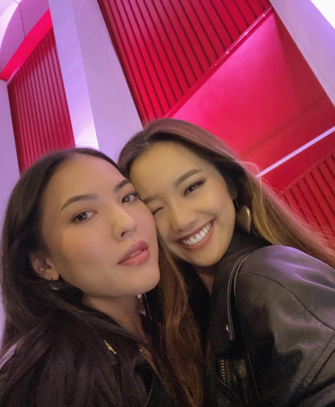Jenn Imさんのインスタグラム写真 - (Jenn ImInstagram)「Happy Birthday to my best grem @soothingsista 🎂 We always know how to live it up wherever we are. I can't wait until we can make more of these memz soon! #wildlavender」8月28日 0時48分 - imjennim