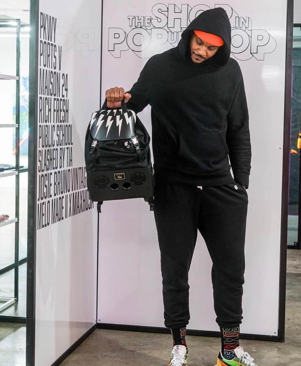 ニールバレットさんのインスタグラム写真 - (ニールバレットInstagram)「Carmelo Anthony & his Backpack Sound System @carmeloanthony #wizpak #carmeloanthony」8月28日 1時00分 - neilbarrett