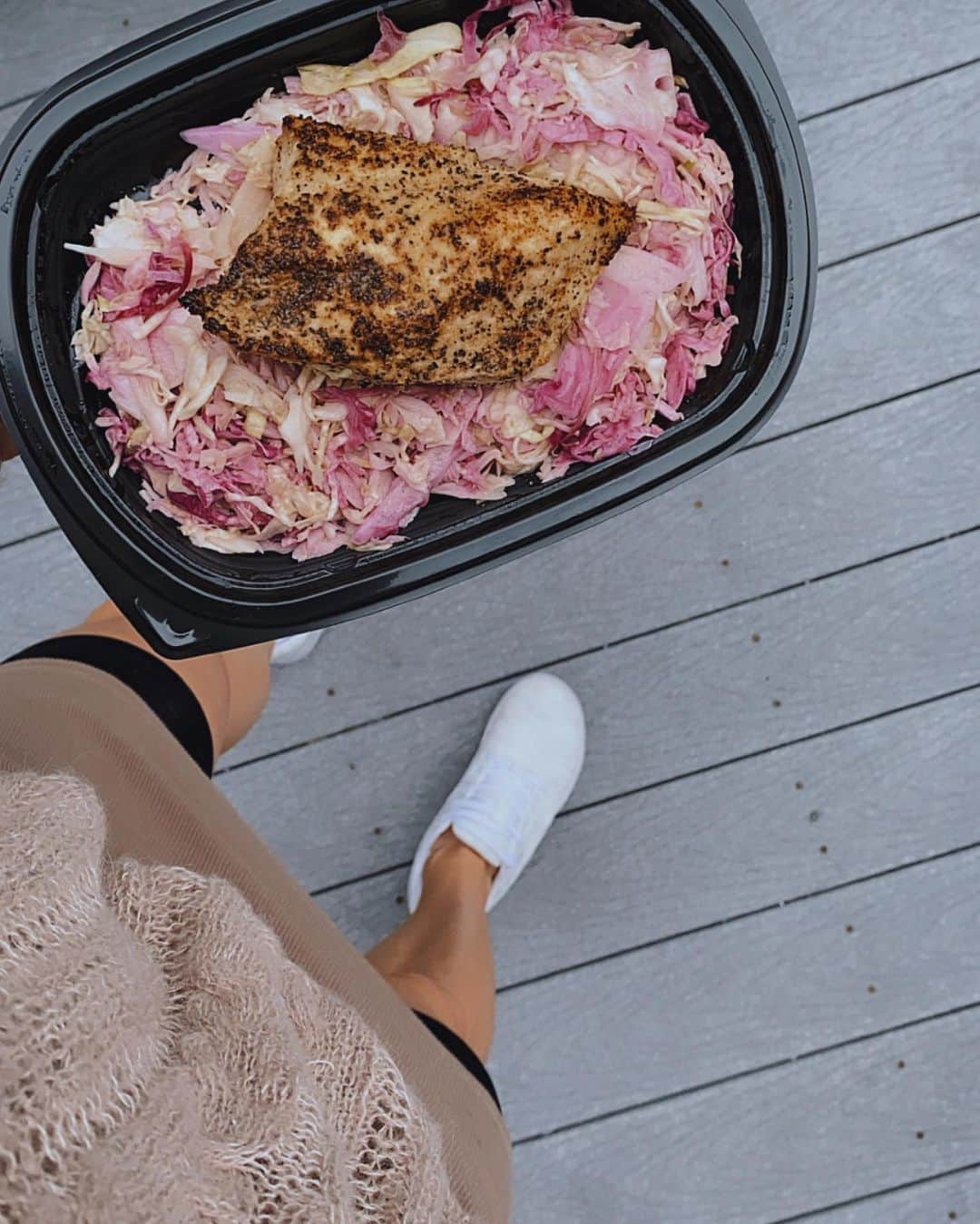 Katrin Tanja Davidsdottirさんのインスタグラム写真 - (Katrin Tanja DavidsdottirInstagram)「A summer favorite since 2015 ✨🌸☀️ @paleopowermeals // Lemon pepper chicken + purple slaw. - ONE DAY: I am going to get into cooking (😎👩🏼‍🍳 & prob burn the house down hehe) but until then I am thankful to have the convenience of these meals .. SPECIALLY during the height of Games training when honestly I am done training I am just too tired to do anything else!」8月28日 0時55分 - katrintanja