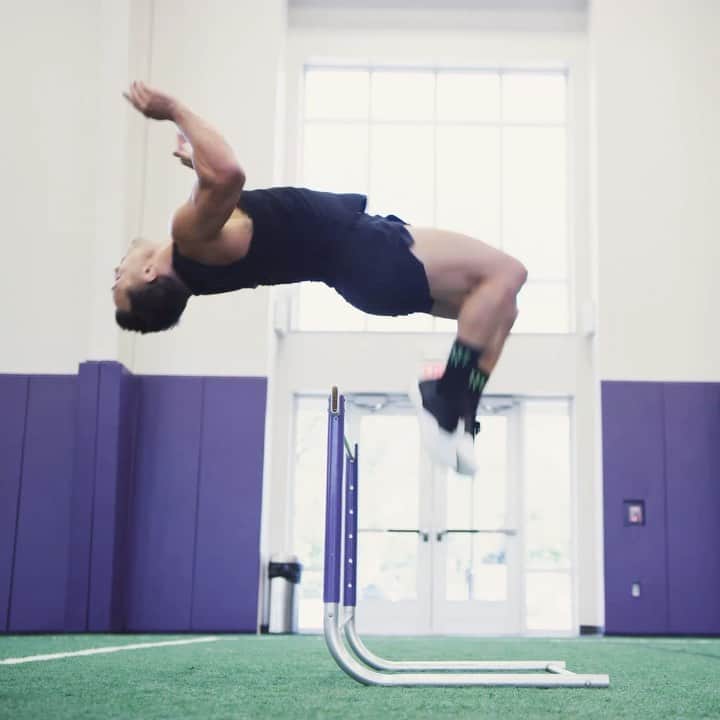 のインスタグラム：「Train like a BEAST 🔨💪 @mikechandlermma   #Fitness #MMA #Workout #Gym #MonsterEnergy」