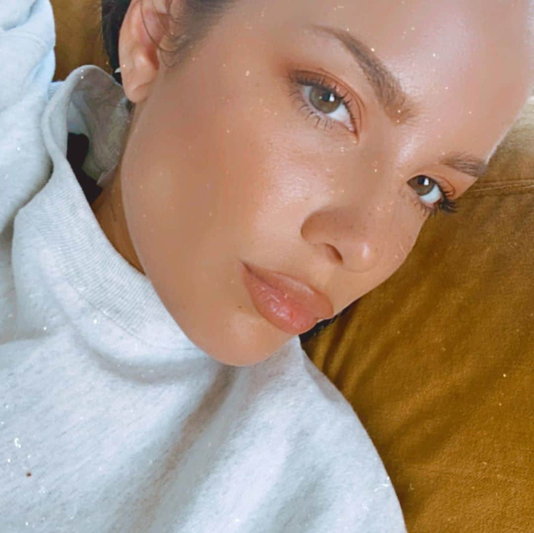 Halseyのインスタグラム：「don’t look back. 💙」