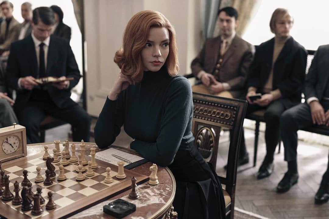 アニャ・テイラー＝ジョイさんのインスタグラム写真 - (アニャ・テイラー＝ジョイInstagram)「💋♟💋  AGH. First look at my beloved Beth Harmon in Scott Frank’s ‘ THE QUEEN’S GAMBIT’, coming to @netflix on October 23rd.  Teaser to follow...🙀」8月28日 1時49分 - anyataylorjoy