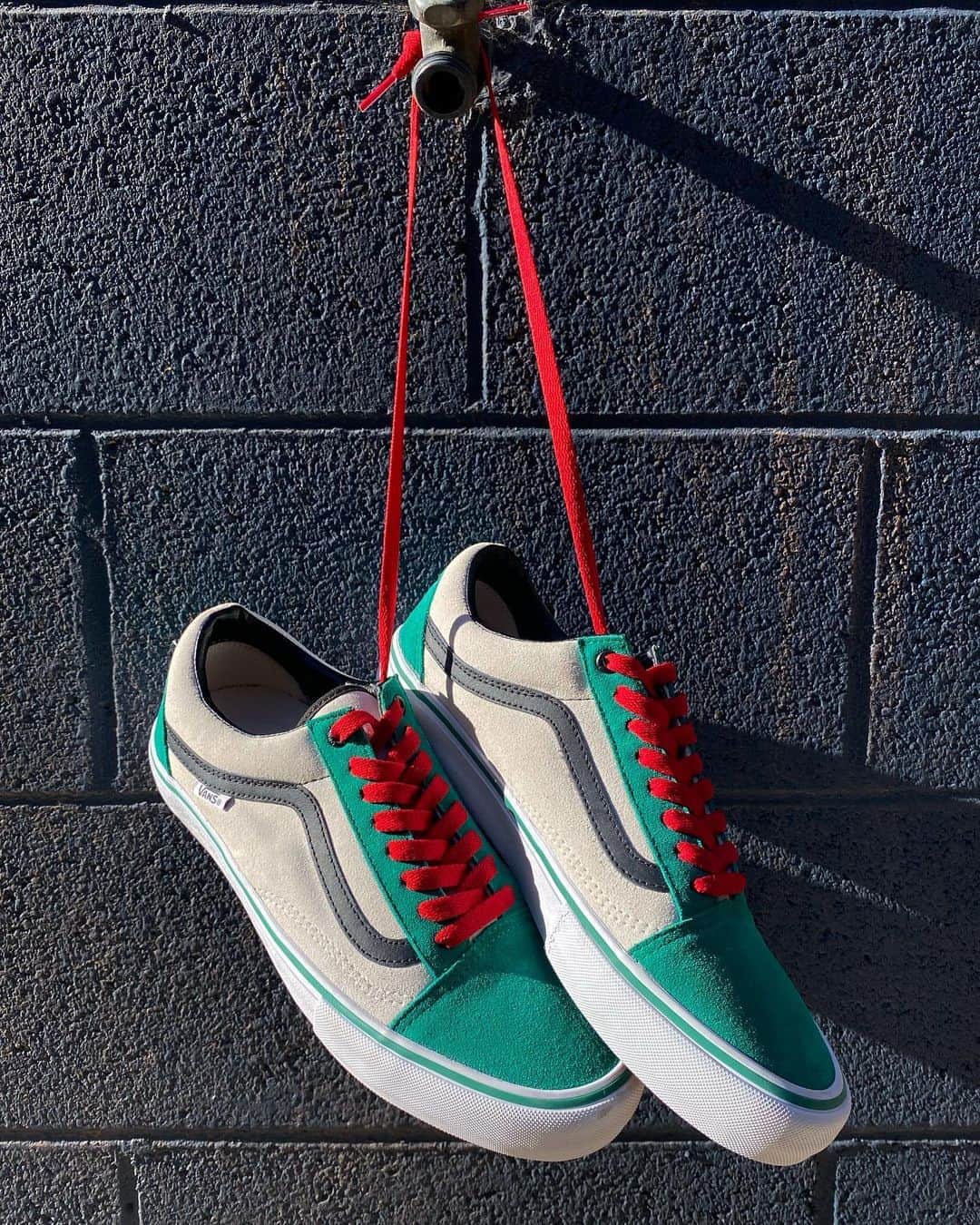 Vans Skateさんのインスタグラム写真 - (Vans SkateInstagram)「Let your creative juices flow and design a pair of Pro Customs at vans.com/customs. From materials, to foxing tape, to laces, pick your favorites and you can be skating them in a couple weeks. Get creating!」8月28日 1時50分 - vansskate