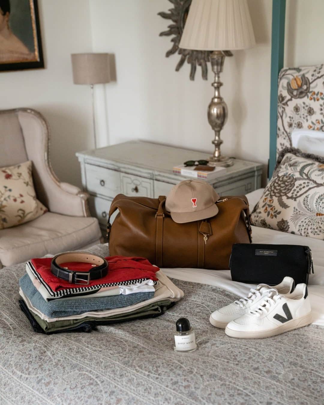 MR PORTERのインスタグラム：「This weekend we're heading to @thyme.england for a weekend of R&R with our Friends of MR PORTER. But first, what to pack? #MRPORTERLongWeekend #FriendsofMRPORTER」