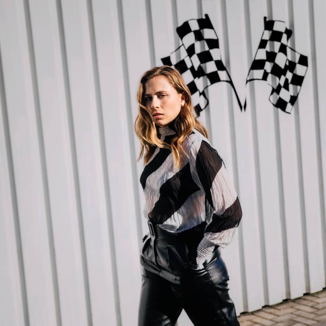 のインスタグラム：「Productive day here in 🇫🇷 Endurance racing is a different story to formulas 😅 So many things to take into account...Fuel level / management, tyre management, TRAFFIC, strategy and so much more 🏁 It’s good fun and I am looking forward to the weekend 💨 Two free practice sessions tomorrow ✨ One during night actually 🌌 That’s gonna be 👌🏽 📸 x @fritz.beck #sophia #sophia99 #changeagent #racegirl #racing #motorsport #elms #paulricard #car #ShesMercedes」