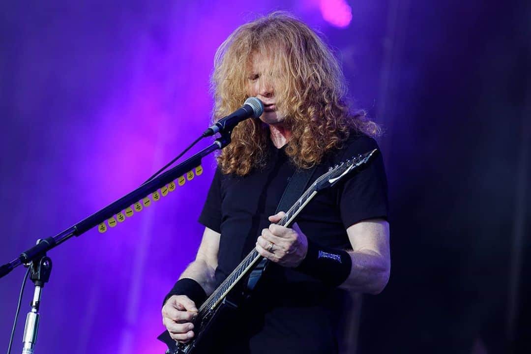 のインスタグラム：「It's Thursdave! Tune in today at 12 noon PT/3pm ET for a new episode of The Dave Mustaine Show and a chance to talk to Dave himself in the GimmeLive chat! Only on gimmeradio.com, iOS and Android apps.」