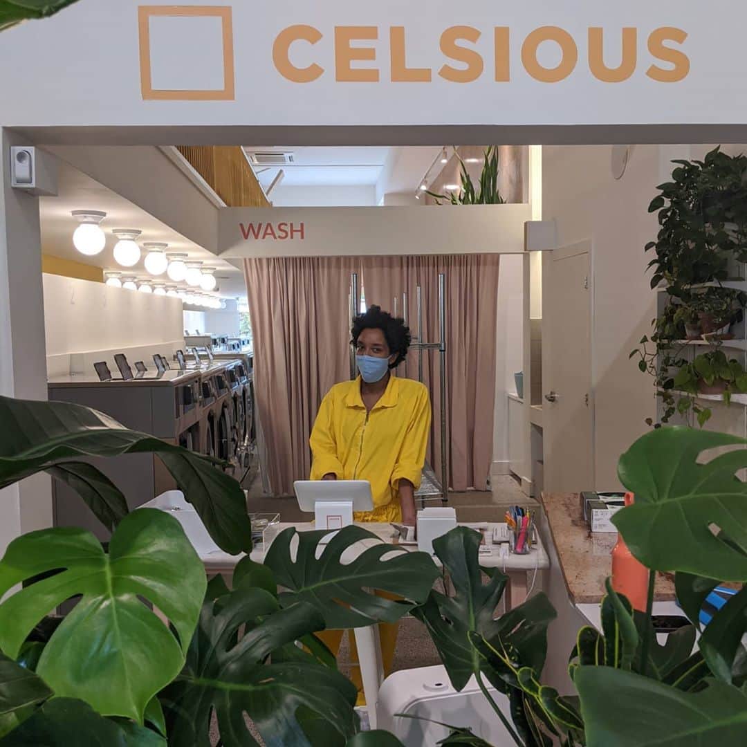 ホカオネオネさんのインスタグラム写真 - (ホカオネオネInstagram)「“When I (Corinna) first moved to New York 8 years ago for a job in fashion journalism, I was surprised at the state of the laundromats in my neighborhood. I couldn’t believe that the places I needed to visit to wash my clothes were, in fact, dingy and unkempt. A couple years later, I began dreaming up my ideal laundromat, and convinced my sister Theresa to move from London to help with the design. We envisioned a beautiful, modern, light-filled space that was not only sparkling clean but also environmentally friendly (a value our mother instilled in us from a young age).  We found the perfect space in Williamsburg, Brooklyn, installed the most energy-efficient equipment on the market, sourced biodegradable garment care products, and brought our vision to life. Theresa ended up staying in New York after the buildout (as did our parents), and for two years our family business was a lovely spot for the community to do laundry, linger in our back patio, and relax with a cup of coffee in our mezzanine café.  As small business owners, we wear many hats, including helping our team wash and fold. We’re no strangers to being on our feet for hours on end, and having supportive footwear is key. When COVID-19 hit New York in March this year, we decided it was best for our team to shelter at home while my sister and I kept the business going. The neighborhood needed our services to stay healthy and clean (it’s still relatively uncommon to have laundry in the building in NYC), and we ended up doing thousands of pounds of laundry drop-offs between the two of us while self-service was suspended. That was one of the most mentally and physically challenging periods we’ve ever been through, but having family by our side, an amazing team (who are now back in action!), and an extremely supportive community makes all the difference.   - HOKA Fans Corinna & Theresa Williams of @celsious_social #HumansofHOKA  Head to our stories now for a takeover Corinna and Theresa. #TimeToFly」8月28日 2時23分 - hoka