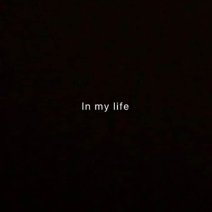 のインスタグラム：「タイムトラベルできるなら、未来より過去ですね、とりあえず名だたるアーティストのライブに行きますおやすみなさい！#1日1カバー #カバー #ギター #弾き語り#inmylife #beatles #シンガーソングライター #由薫 #songcover #singing」
