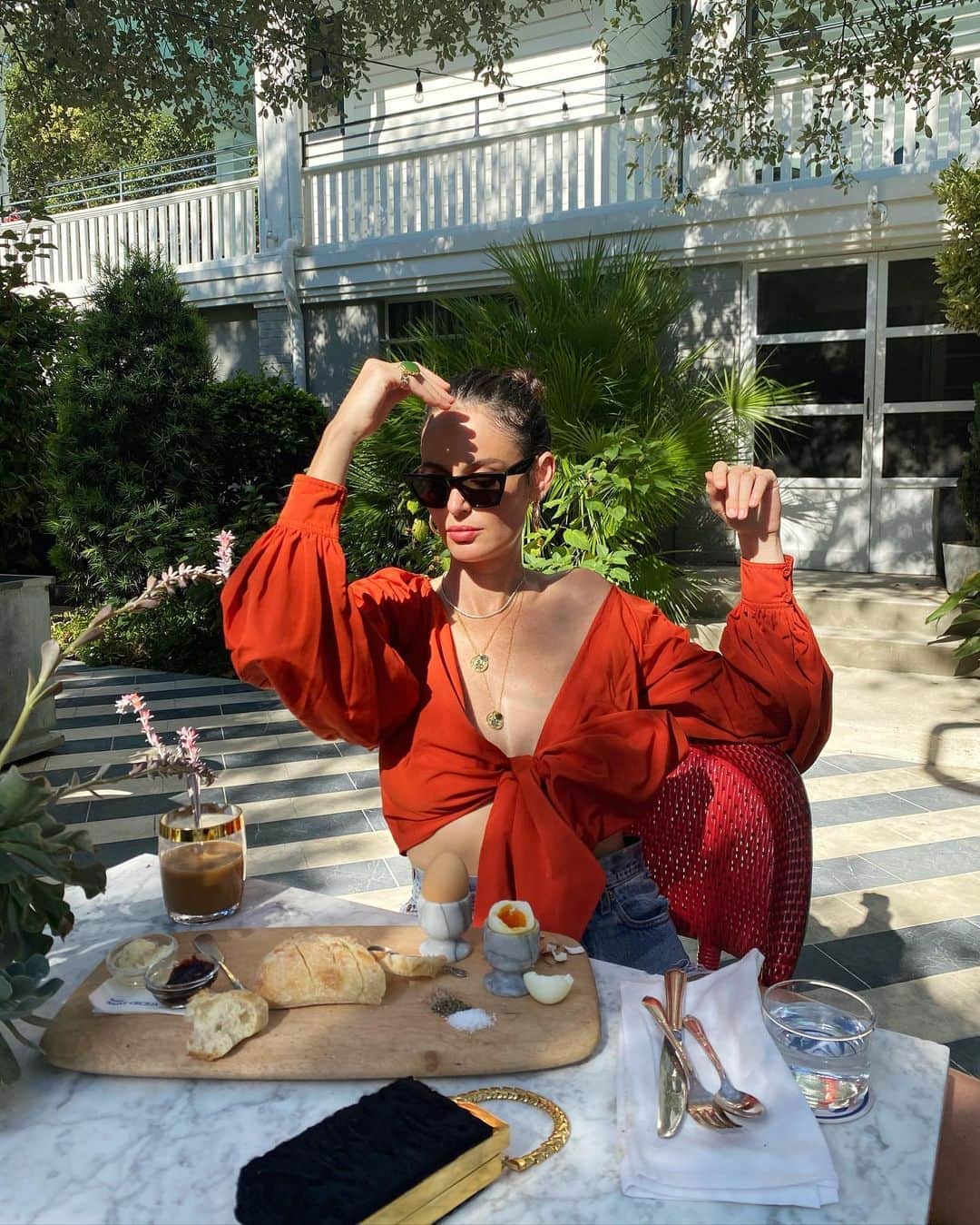 ニコール・トルンフィオのインスタグラム：「What’s your favorite brunch spot and thing to order? ☕️」