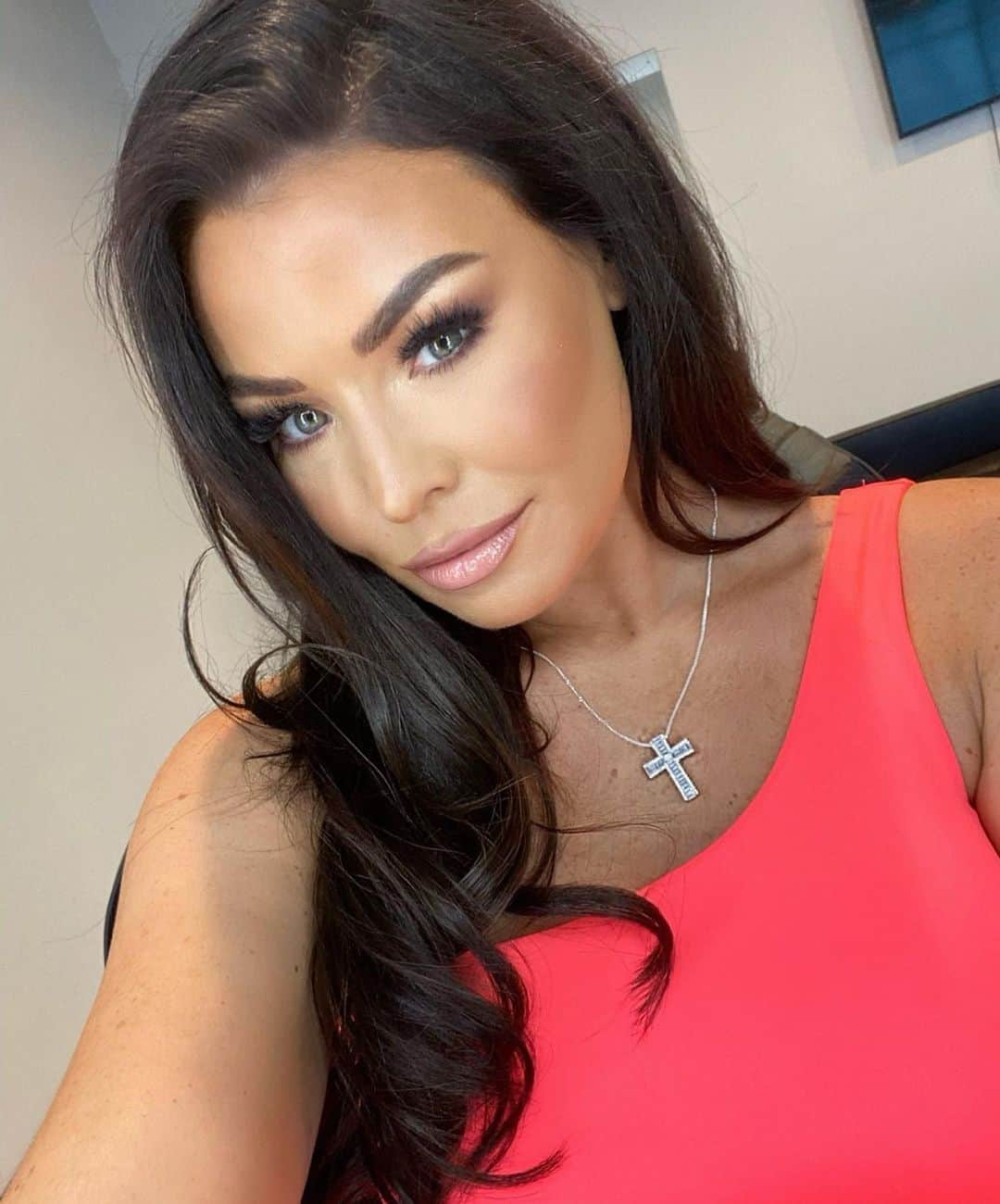 Jessica Wrightさんのインスタグラム写真 - (Jessica WrightInstagram)「Diamonds are a girls best friend 💎 @sayitwithdiamonds your jewellery is so pretty, absolutely love my necklace #sponsoredbutiloveit」8月28日 2時53分 - jesswright77