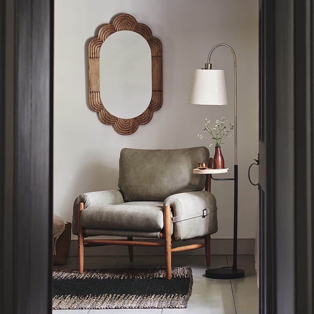 Anthropologieさんのインスタグラム写真 - (AnthropologieInstagram)「You see a cozy reading nook, we see our Fall 2020 Home Collection (as well as a cozy reading nook) 📚 To see the full capsule, visit @AnthroLiving and the link in our bio. #AnthroLiving」8月28日 3時02分 - anthropologie