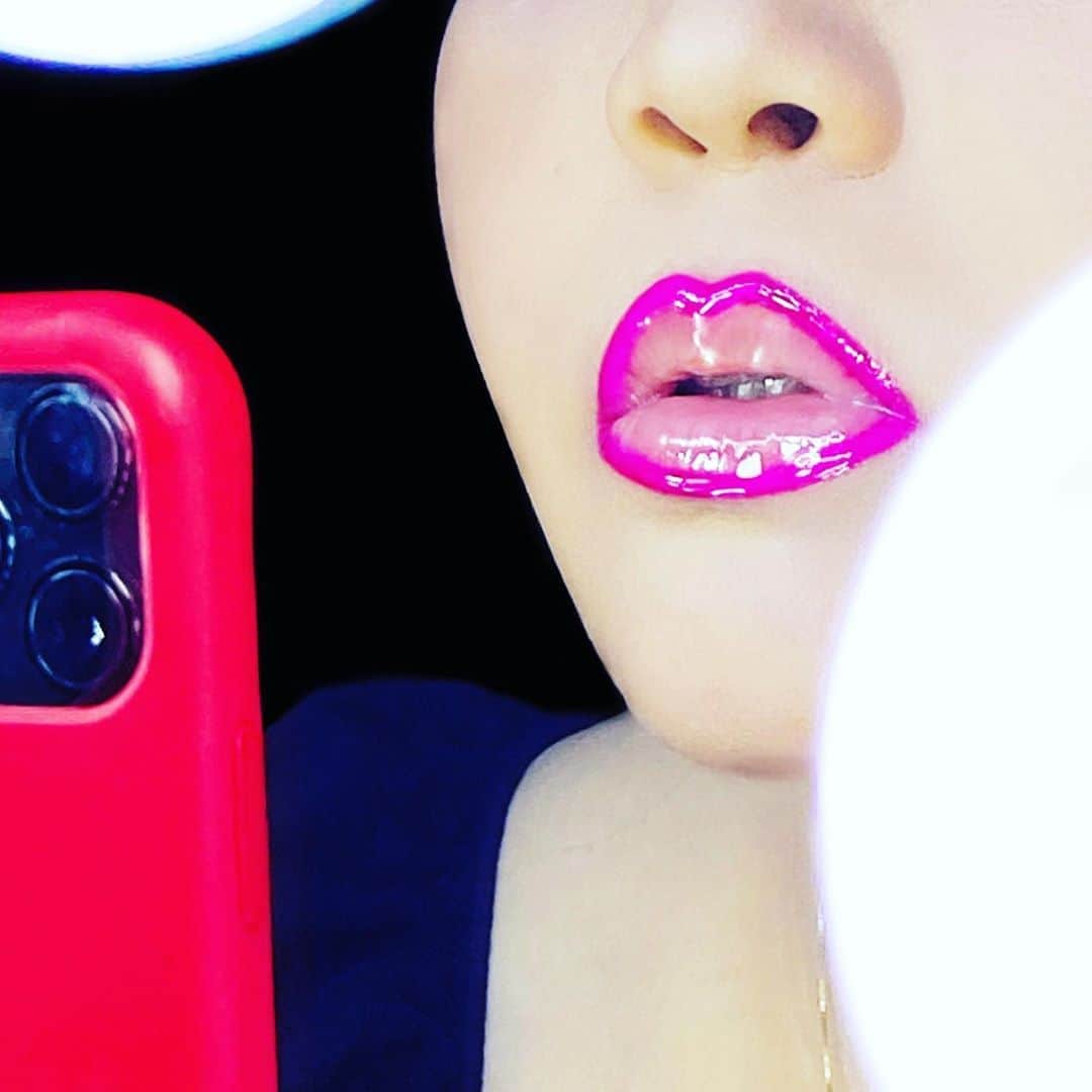 Carolina Gonzalezさんのインスタグラム写真 - (Carolina GonzalezInstagram)「💄VINYL👄 ....no such thing as too much shine 💎 @msjoselyntorres    @armanibeauty Lip pencil in 10  Ecstasy Mirror Lip Gloss    #MakeupCarolinaGonzalez   #CGonzalezBeauty」8月28日 2時55分 - cgonzalezbeauty