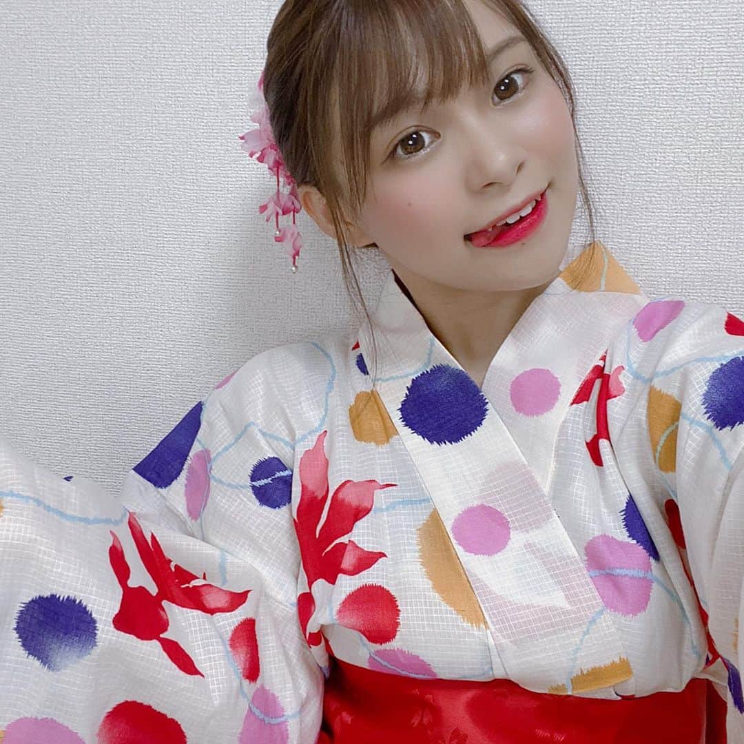のインスタグラム：「. 8月31日　19:00-7:00 pocochaでなんと！！！ 【12時間配信】します！！ . 衣装チェンジ、企画諸々 考えております！ . 応援よろしくお願いします♡ pocochaアプリをダウンロードして、 水木あおをフォローしておいてね😉 . ほぼ毎日配信してるので遊びにきてね 初見さん大歓迎やで😏 . . ※写真は反転しております※ . #pococha #youtuber #ライバー  #生配信 #ライブ配信 #ポコチャ  #浴衣 #浴衣女子 #ヘアー #反転」