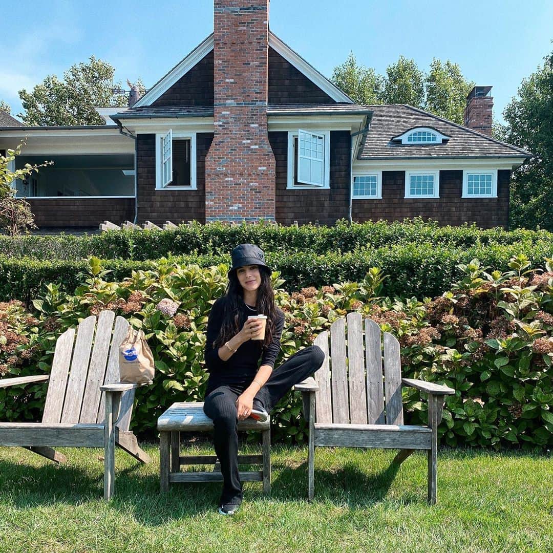 ローレン・ペルツのインスタグラム：「I’ll be gone till September」