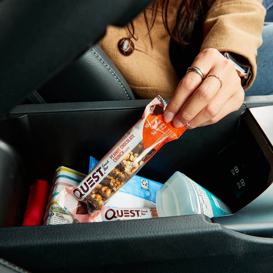 questnutritionさんのインスタグラム写真 - (questnutritionInstagram)「Hi, I'm Peanut Chocolate Crunch. Have we met yet?  And if you need to know, I have 1g sugar, 10g protein, & 5g net carbs. 💪🍫🥜」8月28日 3時16分 - questnutrition