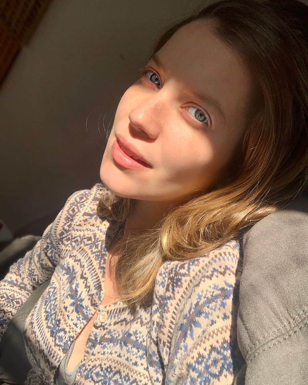 ナタリア・ディルのインスタグラム：「O solzinho deu as caras, timidamente por aqui hj! Estamos aqui aproveitando cada frestinha! ☀️」