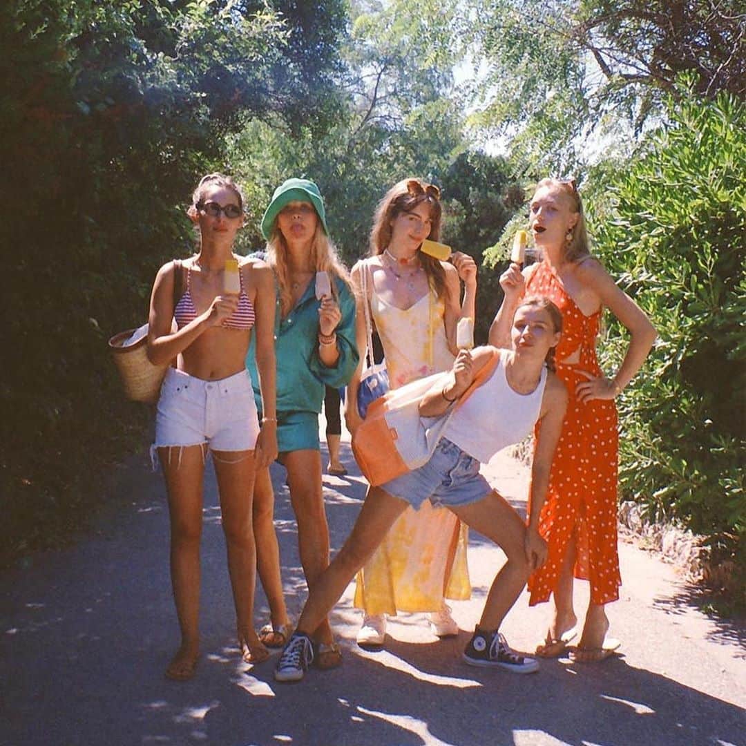 ダニジョーのインスタグラム：「Can you spy the DANNIJO slip in this #girlgang 🍒 hint: @maralafontan」